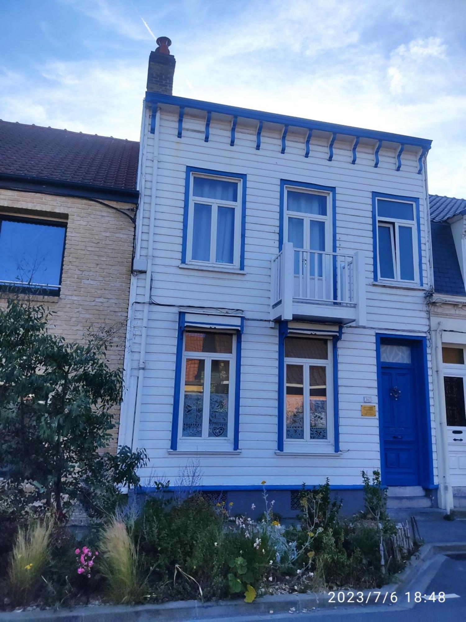 Jolie Maison En Bois Authentique Dunkirk Ngoại thất bức ảnh